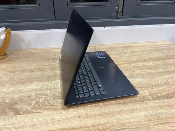 Laptop Cũ Lenovo Ideapad 330/ CPU Core i3-7020U/ Ram 8GB/ Ổ Cứng SSD 120GB/ VGA Intel HD Graphics/ LCD 15.6